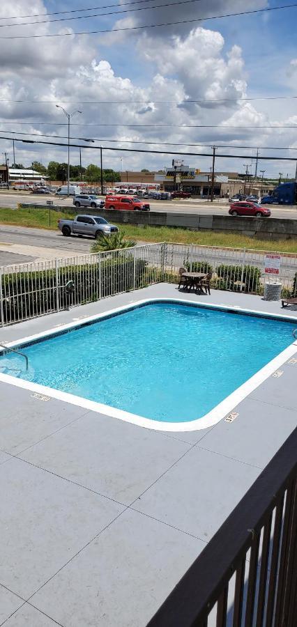 Econo Lodge San Antonio Northeast I-35 Zewnętrze zdjęcie